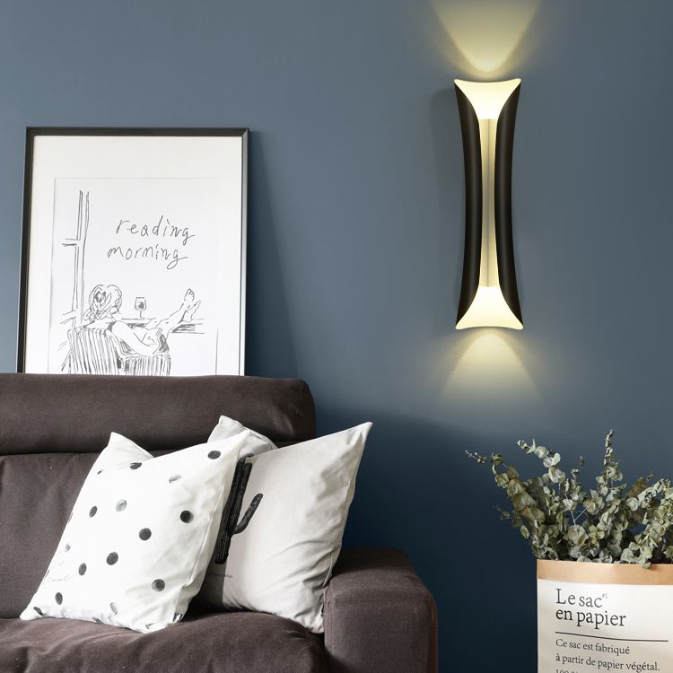 Curved Wall Mounted Lamp Postmodern Simplicity Metal Wall Mount Lamp for Living Room