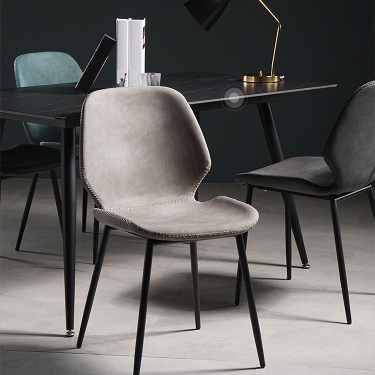 Chaise de salle à manger en métal de style contemporain chaise arrière solide avec jambes noires