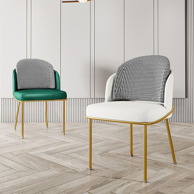 Silla de comedor de metal Glam, sillas de comedor de cuero PU sin brazos para uso doméstico