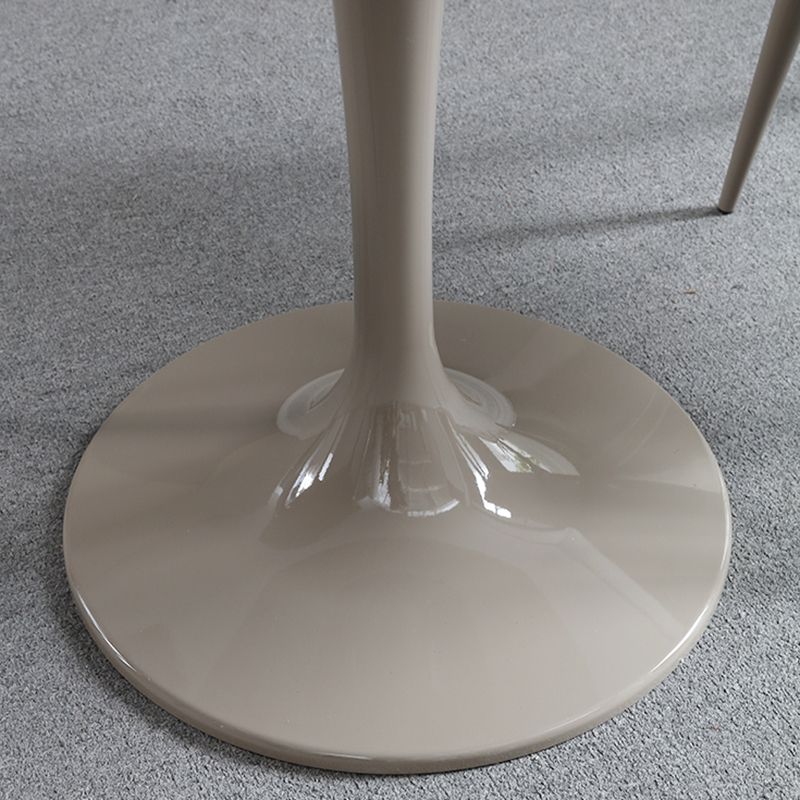 Ronde eigentijdse eettafel in bruintinten Vaste tafel van gesinterde steen