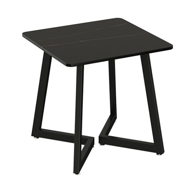 Mesa de comedor de estilo industrial Mesa de comedor de piedra sinterizada negra con base de metal