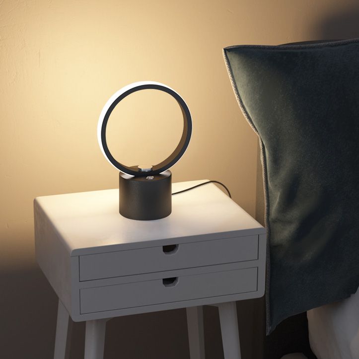 Moderner Stil Linearer Form Table Beleuchtung Metalltischlicht für Schlafzimmer