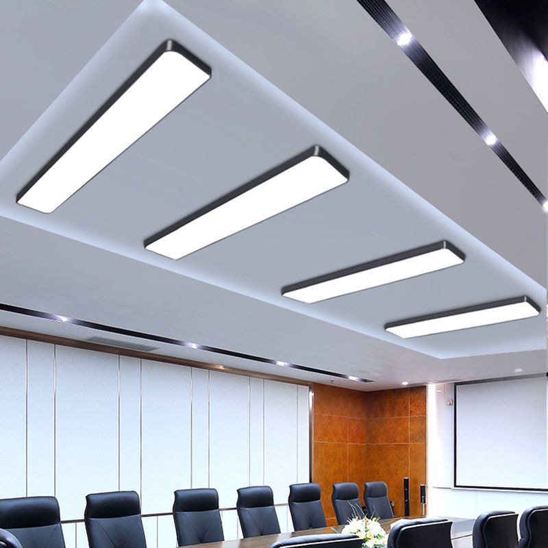 Lampade da soffitto rettangolari in metallo con montaggio a incasso. Lampade da incasso per ufficio moderne