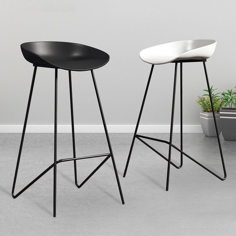 Contemporary Restaurant Footrest Barstool Matte Finish Plastic Stool