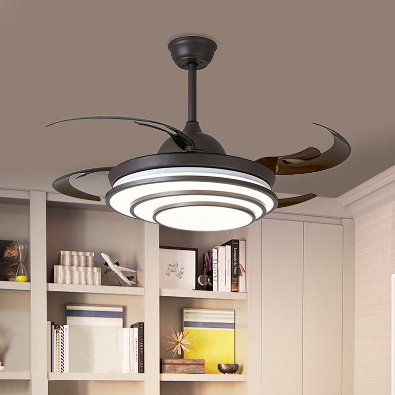 Cirkel acryl plafondventilator licht moderne led woonkamer semi -spoeling in donkere koffie met 4 bruine messen, 42 "breed