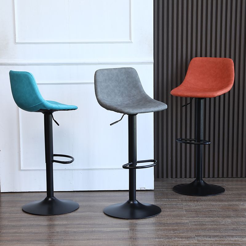 Taburete de bar de metal contemporáneo con respaldo para interior con asiento de cuero