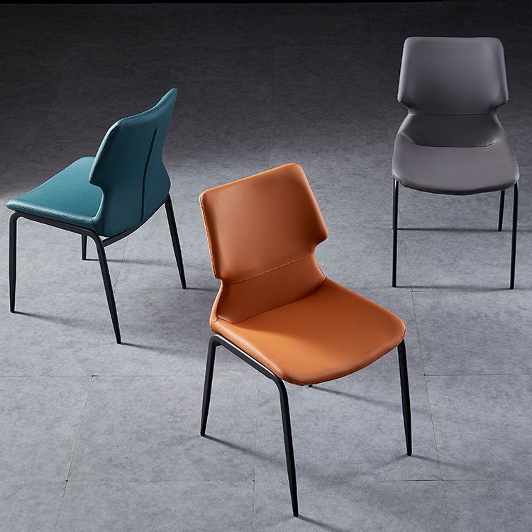 Chaises de salle à manger en cuir de style contemporain chaises sans bras avec des jambes en métal