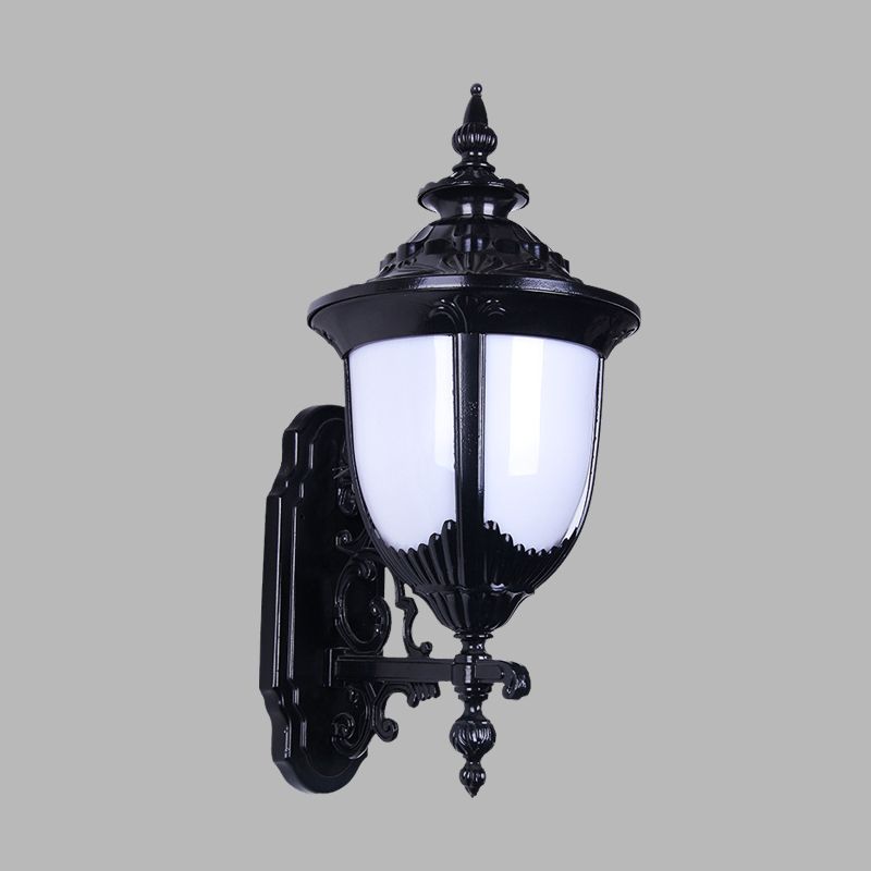 Iluminación de montaje en la pared de Urna de la granja 1 bombilla lámpara de pared de plástico lechosa apliques en negro para el patio