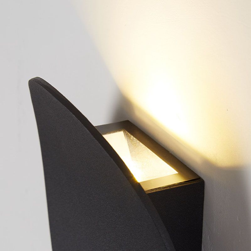 Luz de la pared curva Malimalista LED de metal LED al aire libre Luz de luz montada en la pared