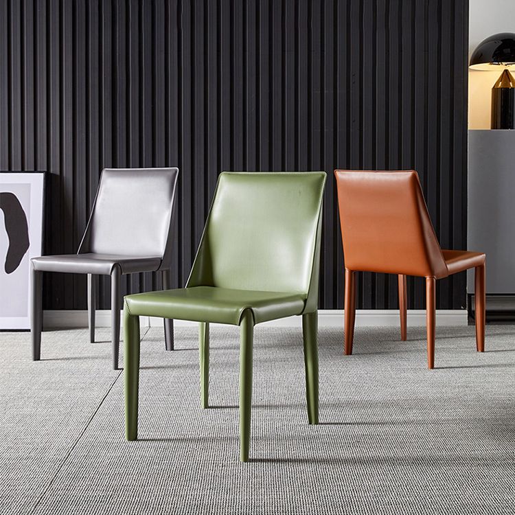 Chaise d'appoint en cuir de selle de restaurant de style design, finition mate, chaise de salle à manger Parsons