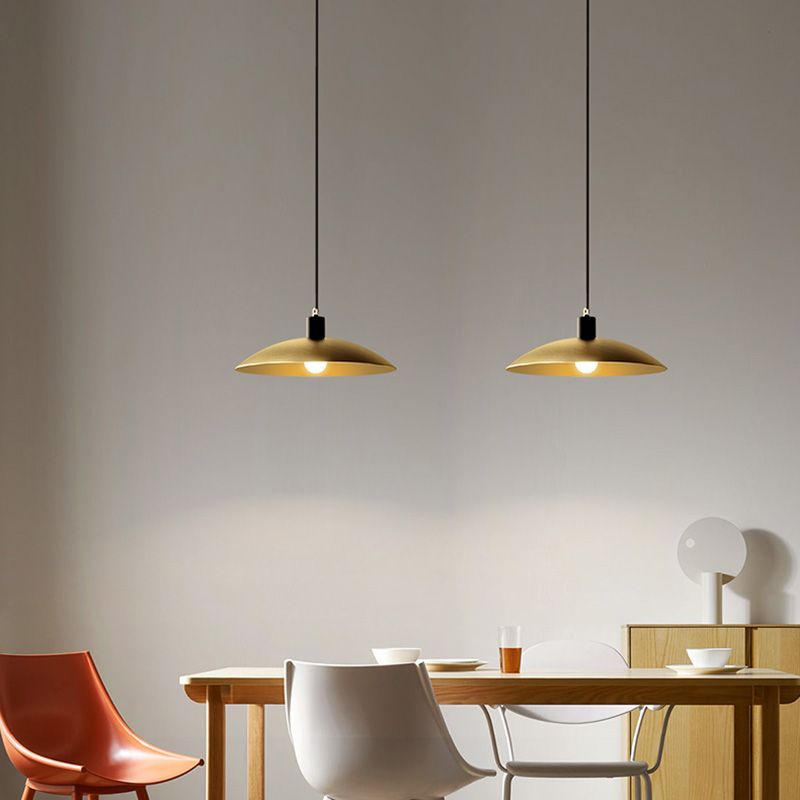 Luz de colgante colgante minimalista latón acampado luz de techo colgante con sombra de metal