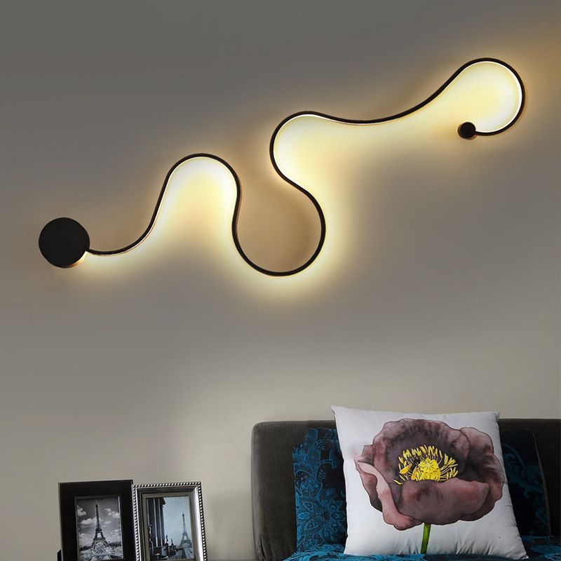 Curved Wall Sconce Light Minimalist Metal Black LED Wall Mount Lighting for Corridor
