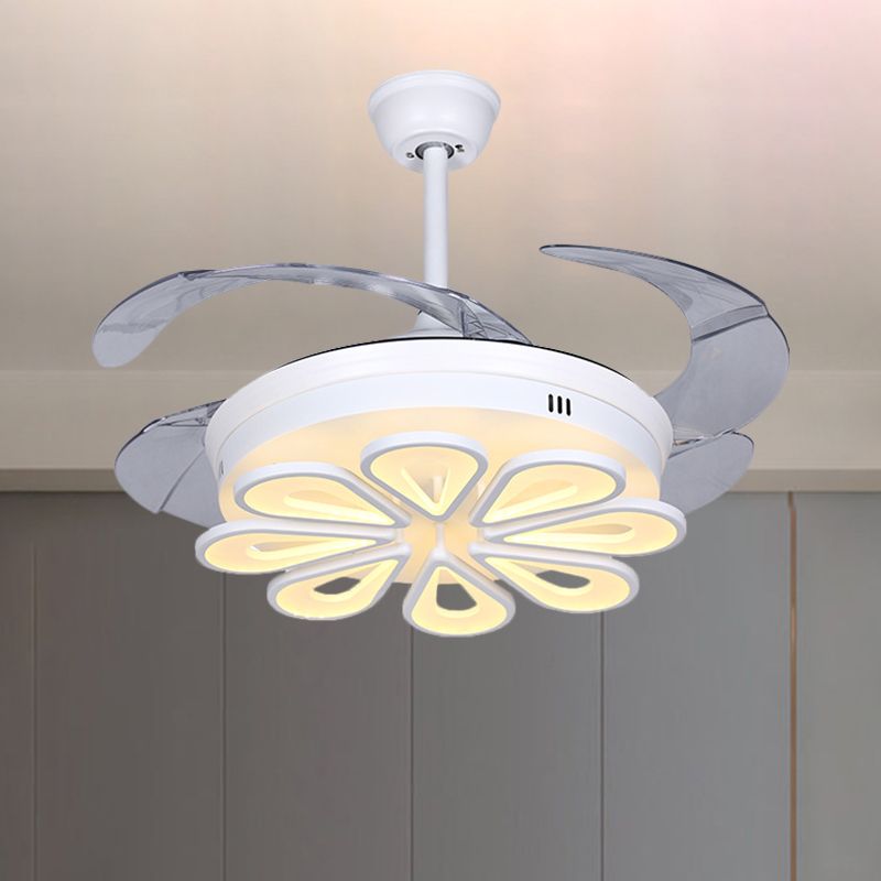 Zeitgenössische Blumenhänge -Lächer -Lampe Acryl -LED Weiß in der Nähe des Deckenlichts mit 4 klaren Klingen, 42 "W.