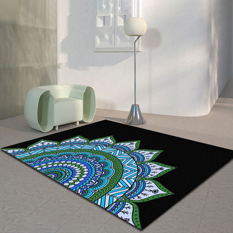 Black Modern Rug Polyester Graphic Indoor Rug Tear Resistant Rug for Living Room