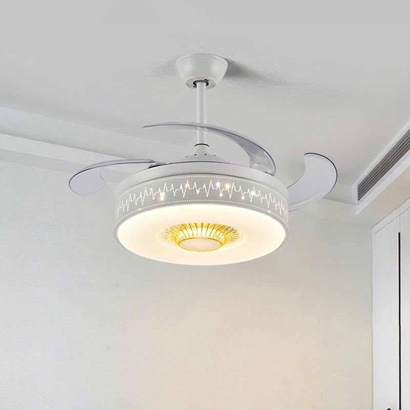 Trommelschlafzimmer halb Flush Light Minimalist Metall LED 42 "breite weiße Lüfterlampe mit Fernbedienung/Wandsteuerung, 4 Klingen