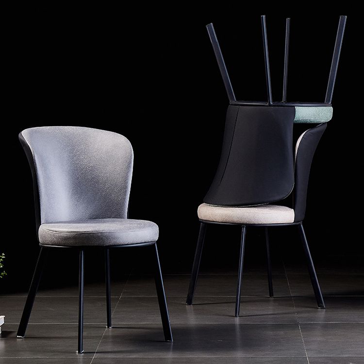 Chaises sans bras à dossier solide rembourrées par chaise latérale de salle à manger en cuir moderne
