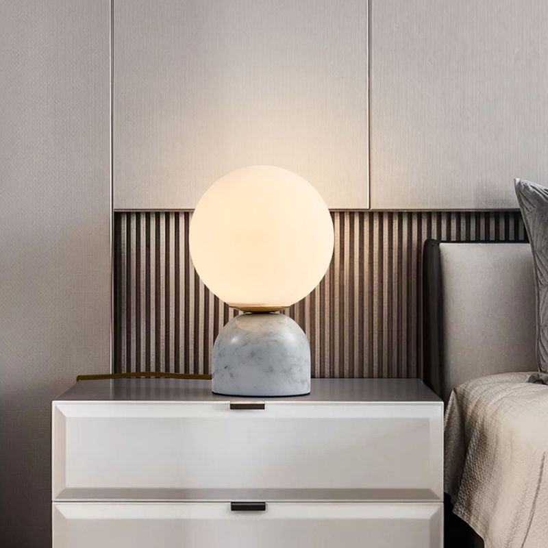 Servizio di notte semplice a sfera Light Milky Glass 1 Lampada da comodino con piedistallo in marmo nero/bianco/verde
