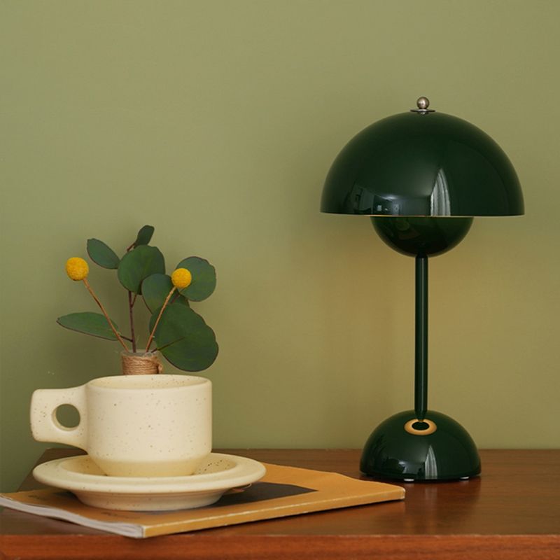 Nordic Style Metal Table Lamp Colorful Bud Shape Desk Lamp for Bedroom