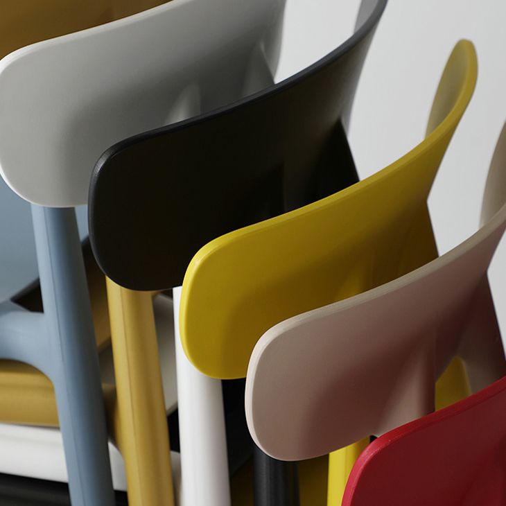 Minimalistische stijl Plastic armloze stoel Open achterste Dining zijstoel voor thuisgebruik