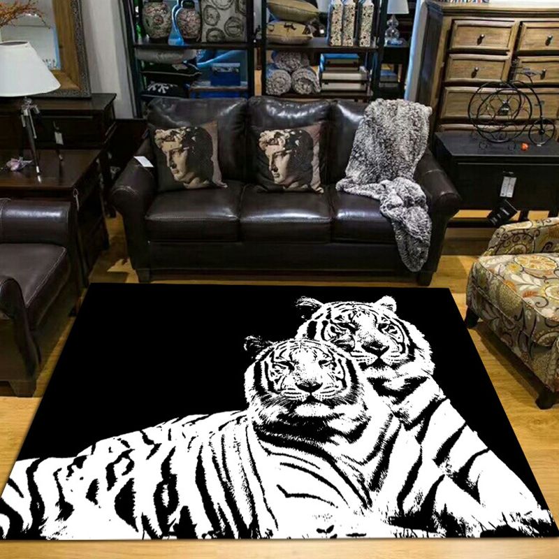 Black Modern Carpet Tiger Pattern Polyester Area Rug Stain Resistant Rug for Home Decor