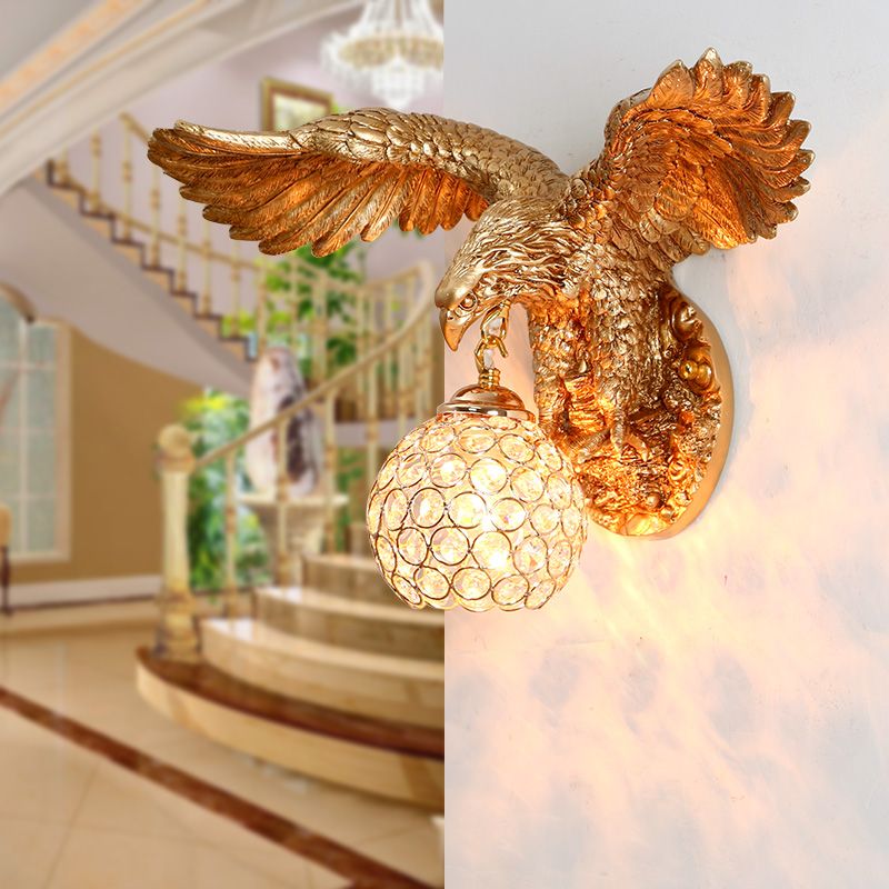 Luz de pared de pared de águila de estilo retro de lámpara de pared de 1 cabeza con sombra de cristal de cúpula en acabado dorado