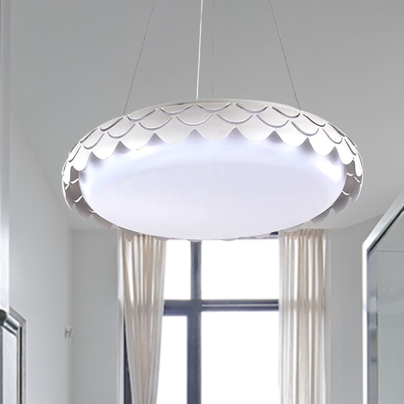 Lámpara colgante de escala de pescado kit de metal contemporáneo LED blanco/techo de oro Luz colgante en luz cálida/blanca/natural, 19 "/23" de ancho