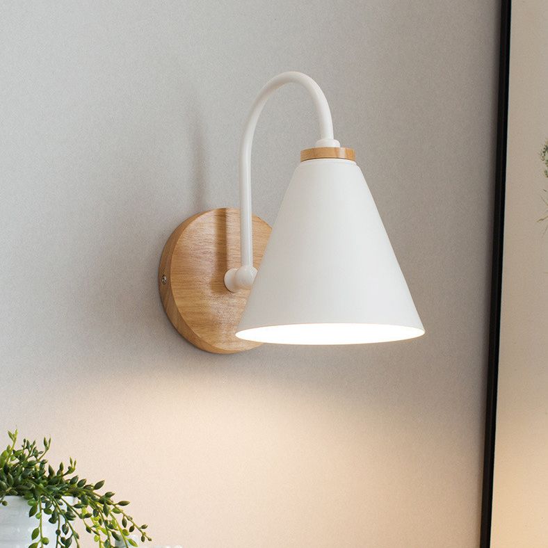 Lámpara de pared única de hierro forjado en moderna luz de pared de domo de madera de estilo conciso para espacios interiores