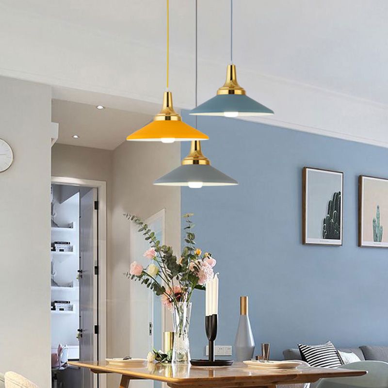 Triangle Dinning Room Down Lighting Pendant Metal Metal Modern Style suspendu Pendant Light