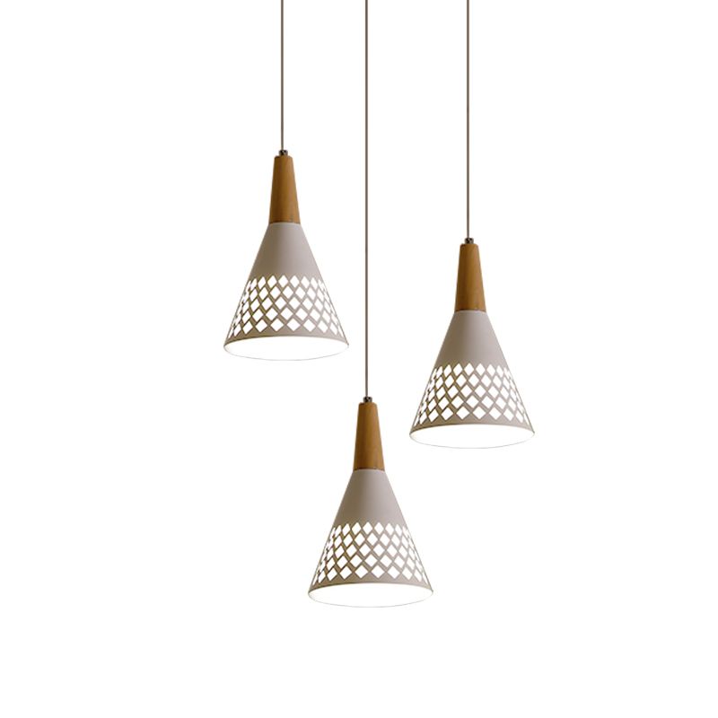 Luce a sospensione a sospensione modernista a cuscinetto a sospensione modernista a cluster con a cono di ferro con design a griglia in bianco e legno