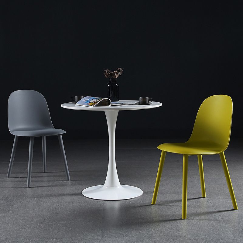 Chaise d'appoint de restaurant scandinave en plastique, finition mate, chaise de salle à manger Parsons (Ensemble de 4)