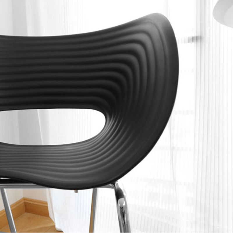 Contemporary Plastic Arm Dining Chair in Matte Finish for Home