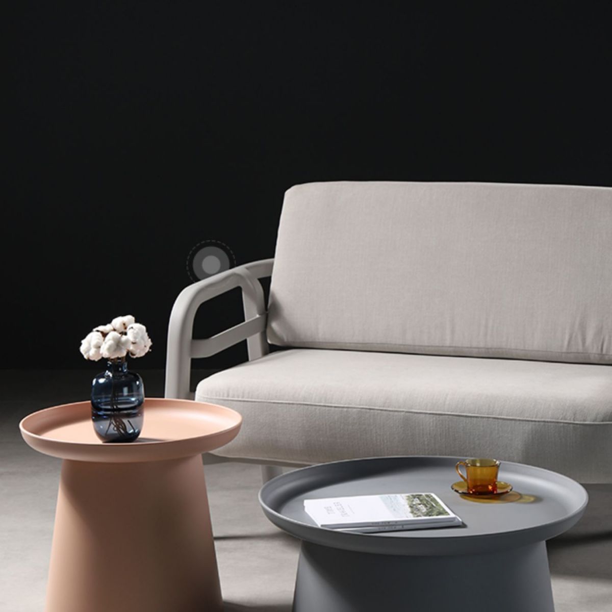Scandinavian Round Tray Top Side End Table Plastic Pedestal End Table