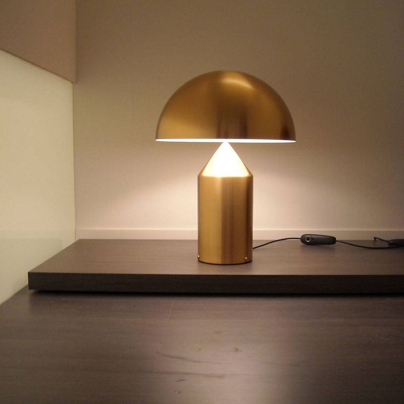 Lampada da scrivania a forma di funghi moderna lampada da tavolo semplice per la camera da letto del soggiorno