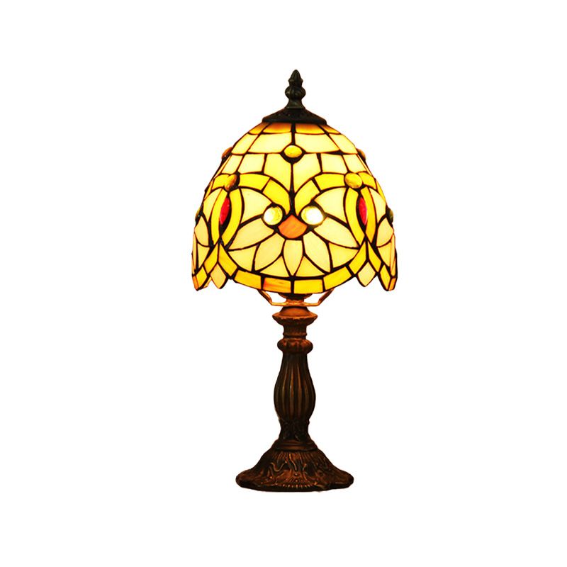 Illuminazione da tavolo rosa a 1 testa Lampada da comodino a forma di cupola in vetro colorato in stile Tiffany con motivo floreale