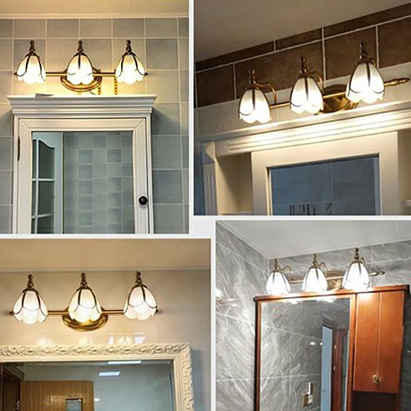 Luce frontale a specchio moderna semplice luce vanità con tonalità di vetro per bagno