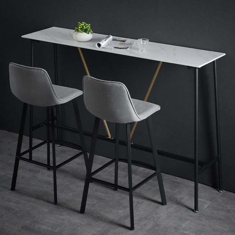 Barhocker im Industriestil mit Eisenbeinen, Thekenhocker für die Restaurantbar