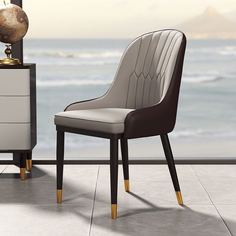Silla auxiliar de comedor de cuero con respaldo sólido de diseño escandinavo