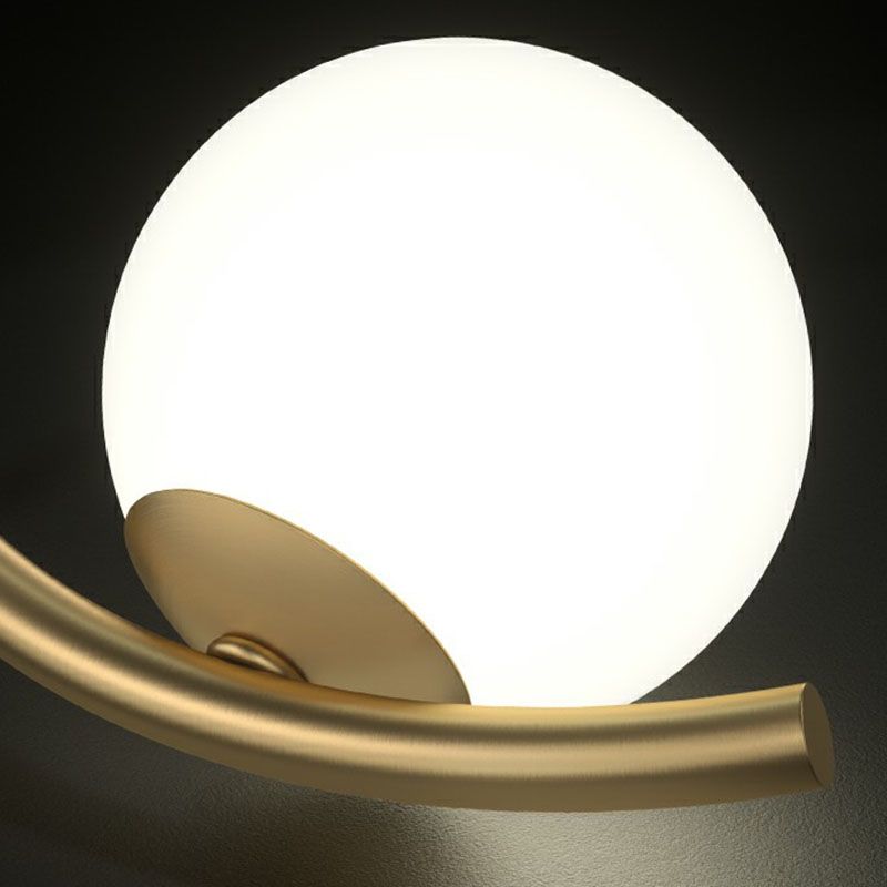 Kugelkorridor Flush Mount Leichte Creme Glas künstlerische Halbflush -Deckenbehandlung in Gold