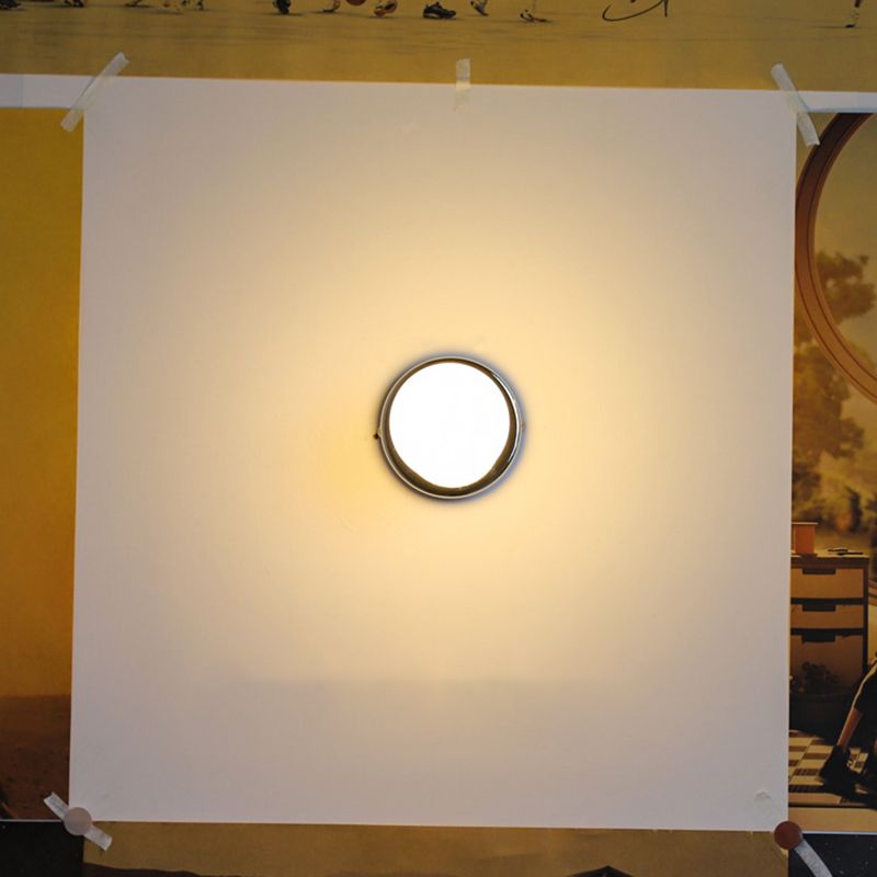 Round Sconce Light Fixtures Modern Style Metal 1 Light Wall Mount Lamp in Silver