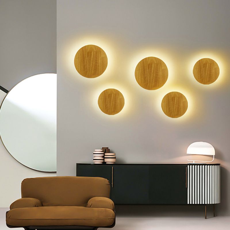 Iluminación de pared LED geométrica contemporánea sala de estar de madera.