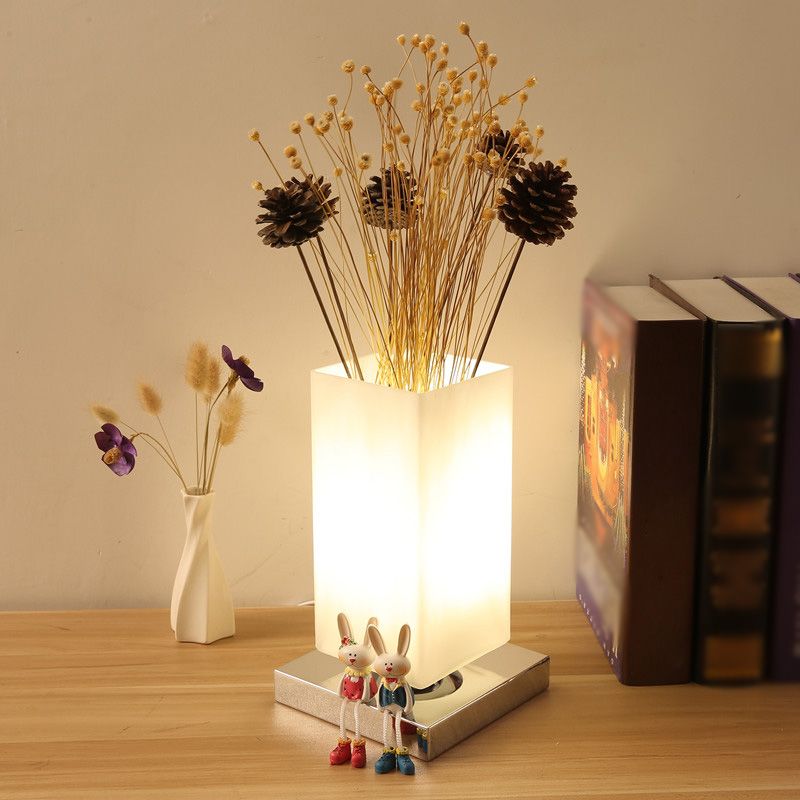 Lampada da tavolo con fiori e vasi Lampada da notte cromata a 1 luce in vetro bianco nordico con decorazioni floreali
