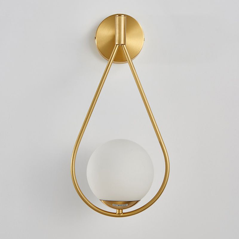 Nordische Wandbeleuchtung GOLD GOLD TREARDROP WALL Leuchtenbeleuchtung mit Glasschatten