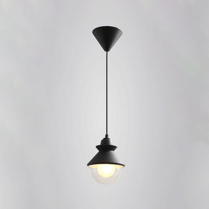 Éclairage pendentif à cône noir
