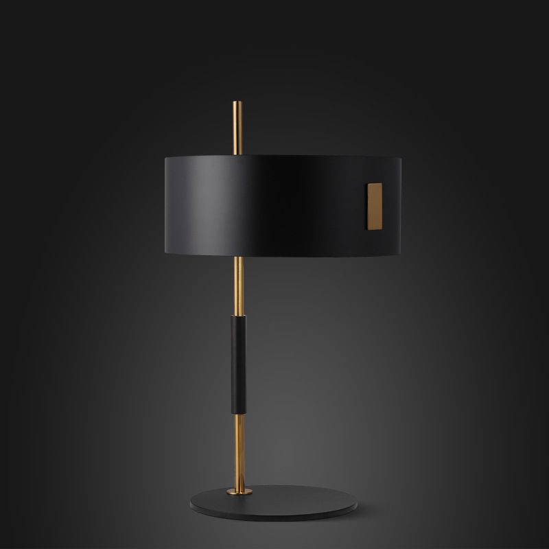 Lampada notturna rotonda nera e in ottone Light da tavolo a singolo metallo minimalista per soggiorno
