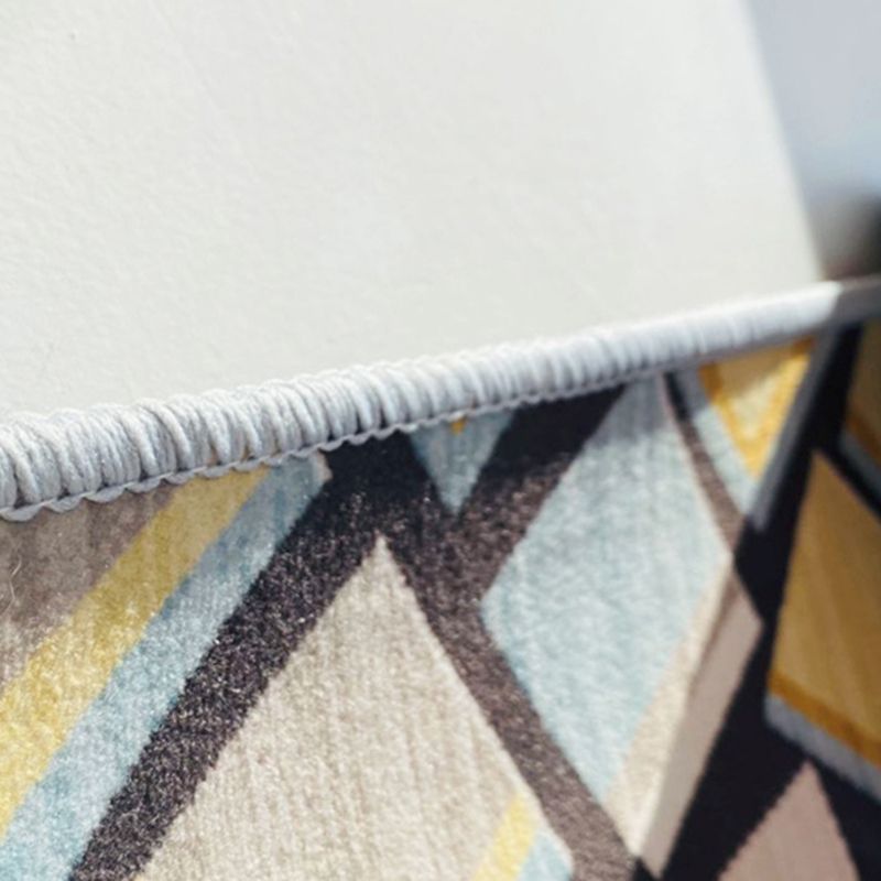 Brown Modern Rug Polyester Graphic Indoor Rug Washable Rug for Home Decor