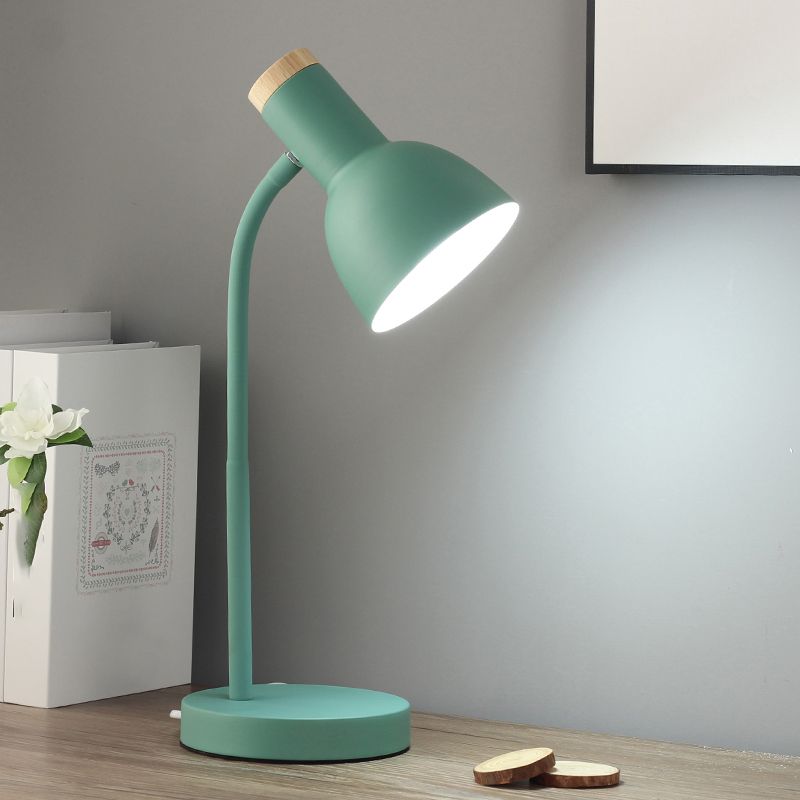 Lampada da tavolo a forma di campana in stile moderno Lampada da comodino in metallo a 1 luce