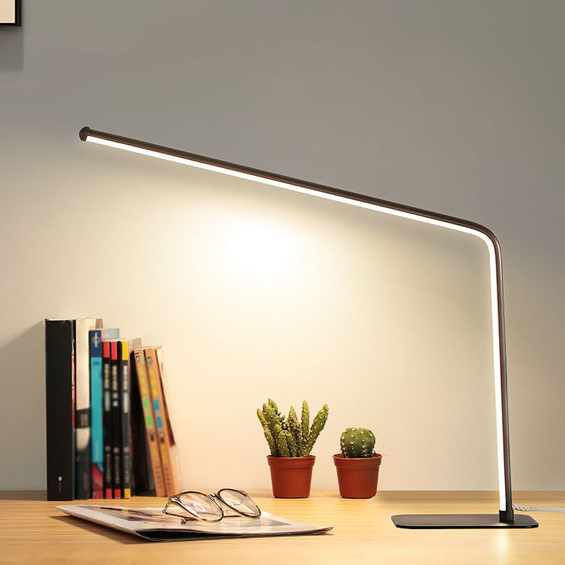Noordse stijl LED -tafellamp moderne bureaulamp voor studieslaapkamer