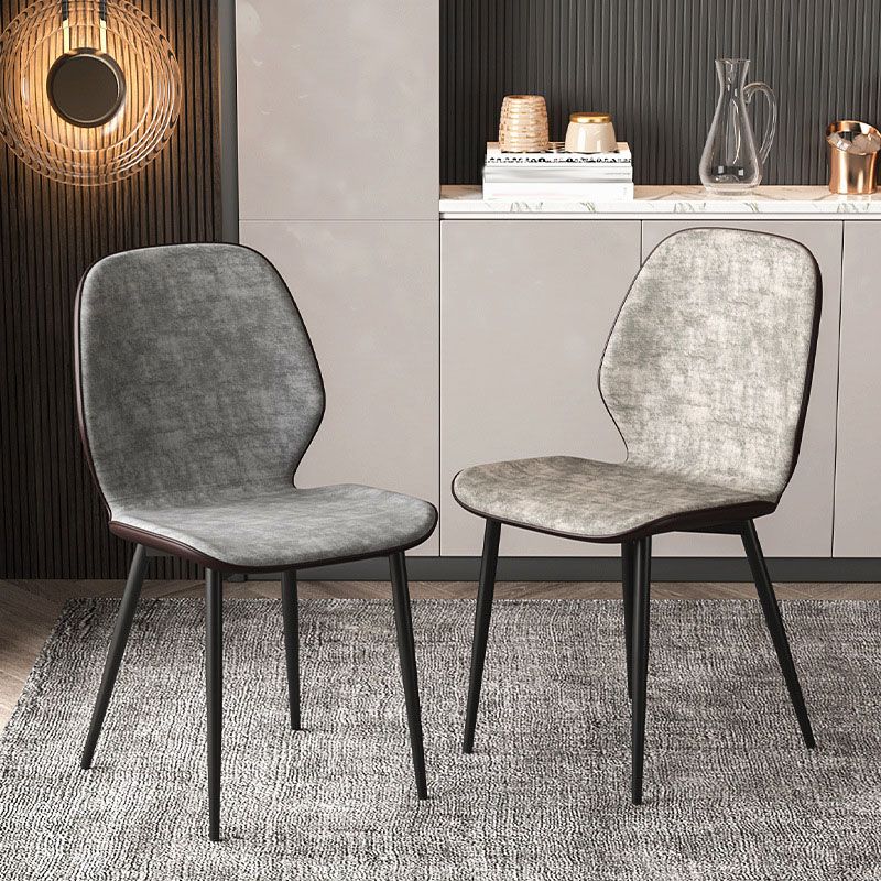 Eigentijdse eetkamerstoel armloze wingback zijstoel met metalen benen voor keuken
