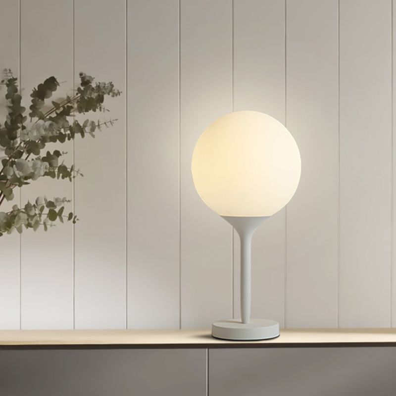 Lampada da notte sferoidale in vetro bianco smerigliato Semplicità Illuminazione da tavolo a 1 luce per soggiorno, larghezza 6"/10"