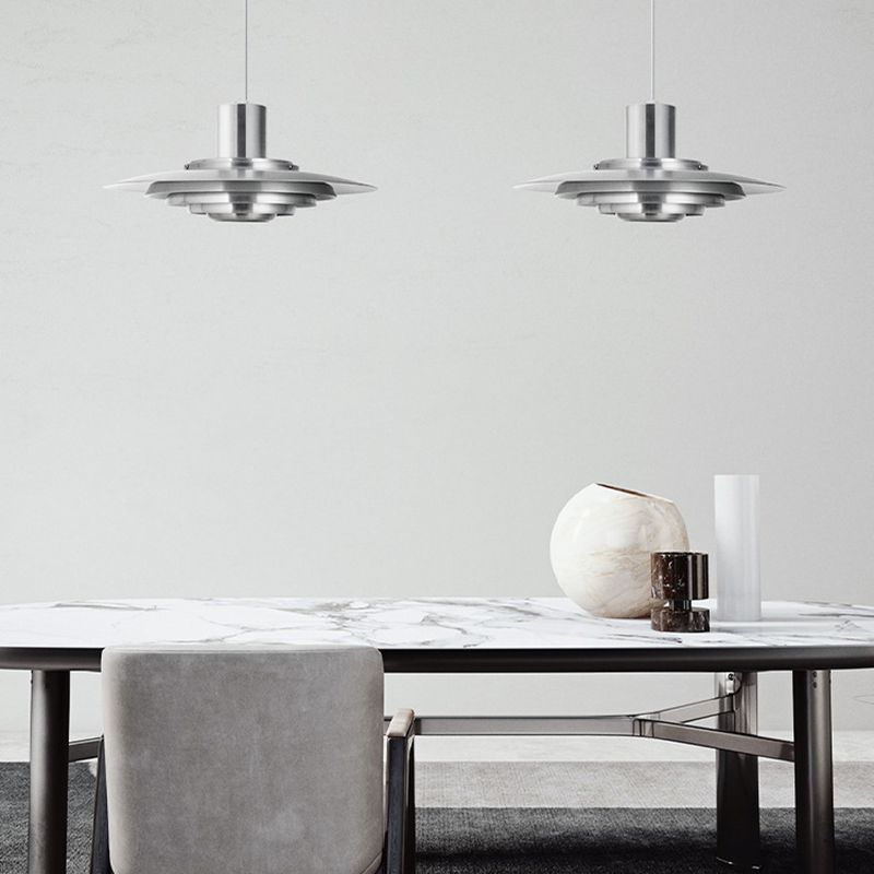 Éclairage suspendu post moderne